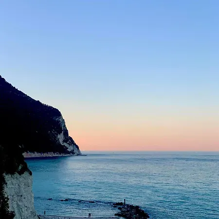 Sentiero Delle Fiabe Κατάλυμα σε φάρμα Sirolo